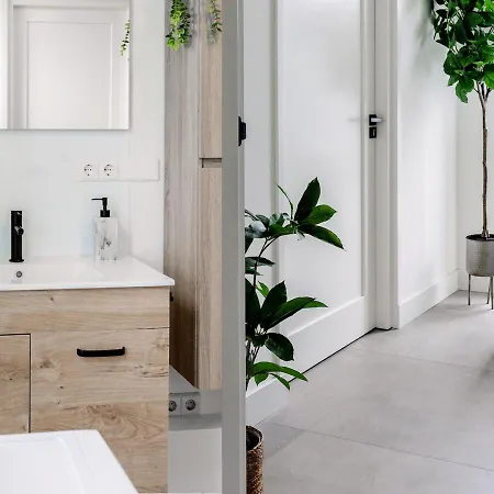 4-bed Kitchen Free Parking Apartman Ledeacker