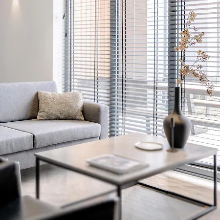 4-bed Kitchen Free Parking Ledeacker