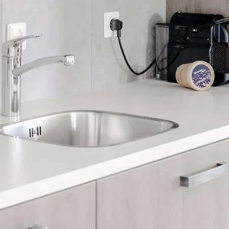 4-bed Kitchen Free Parking شقة