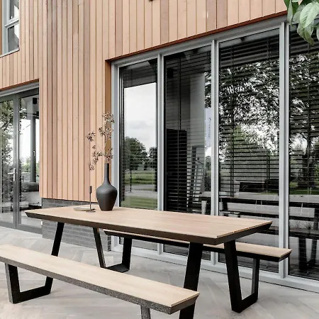 4-bed Kitchen Free Parking *