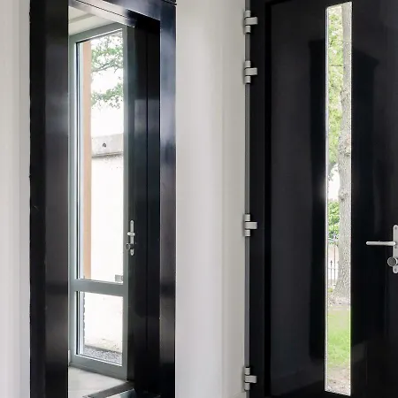 4-bed Kitchen Free Parking * Ledeacker