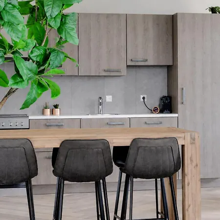 4-bed Kitchen Free Parking Appartement