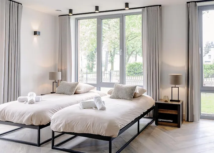 4-bed Kitchen Free Parking Apartment Ledeacker