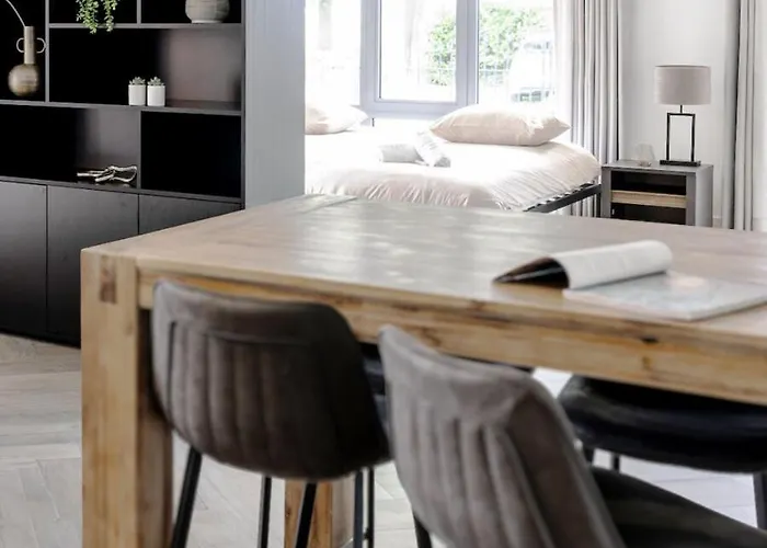 4-bed Kitchen Free Parking * Ledeacker