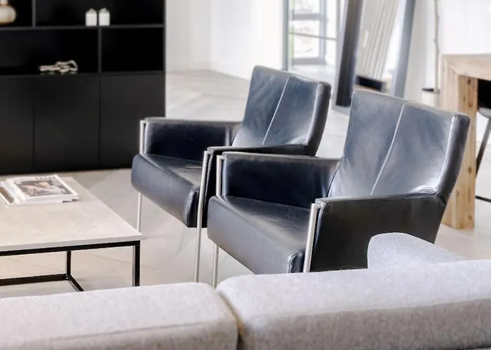 4-bed Kitchen Free Parking * Ledeacker