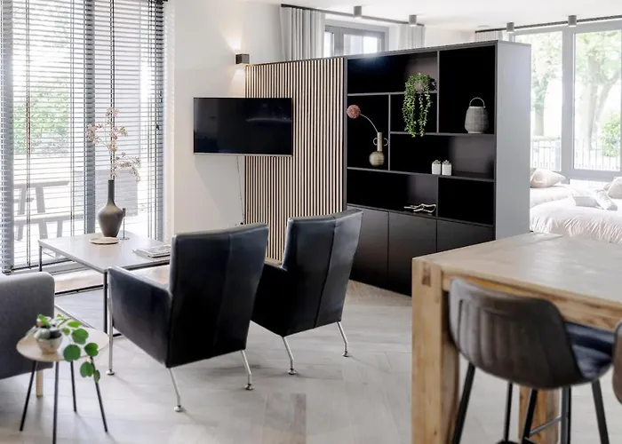 4-bed Kitchen Free Parking Ledeacker