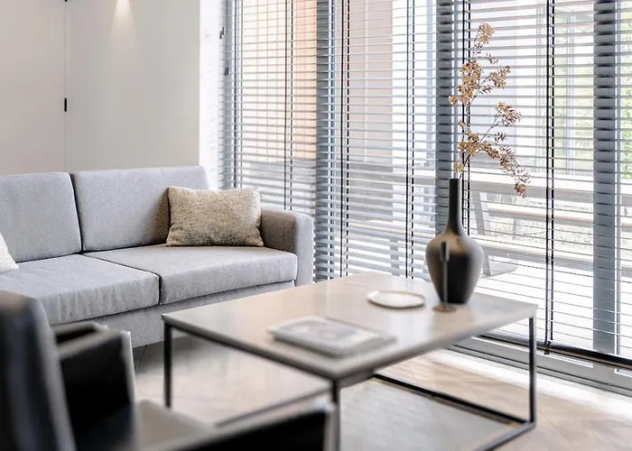 4-bed Kitchen Free Parking Ledeacker