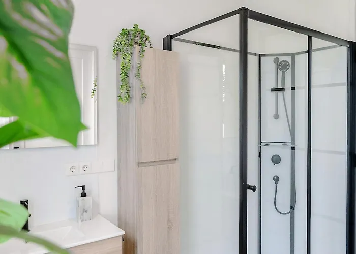 4-bed Kitchen Free Parking Apartment Ledeacker