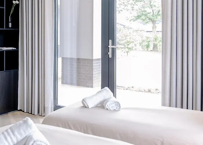 4-bed Kitchen Free Parking * Ledeacker