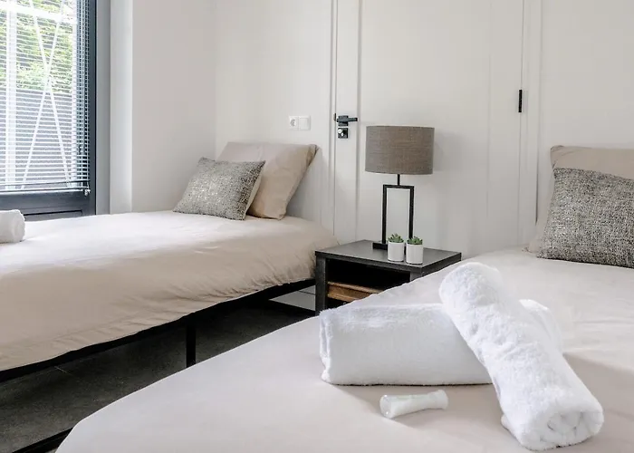 4-bed Kitchen Free Parking Ledeacker