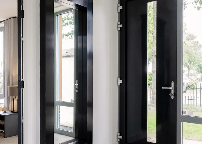 4-bed Kitchen Free Parking * Ledeacker